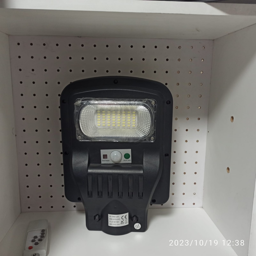 ALUMBRADO PUBLICO SOLAR 3.2V DC 50w 48LED 6500K
